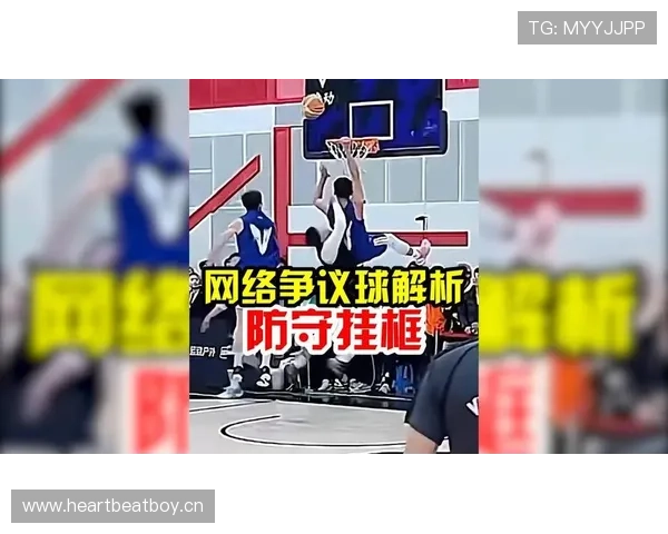 篮球比赛中翻腕违例如何判定？